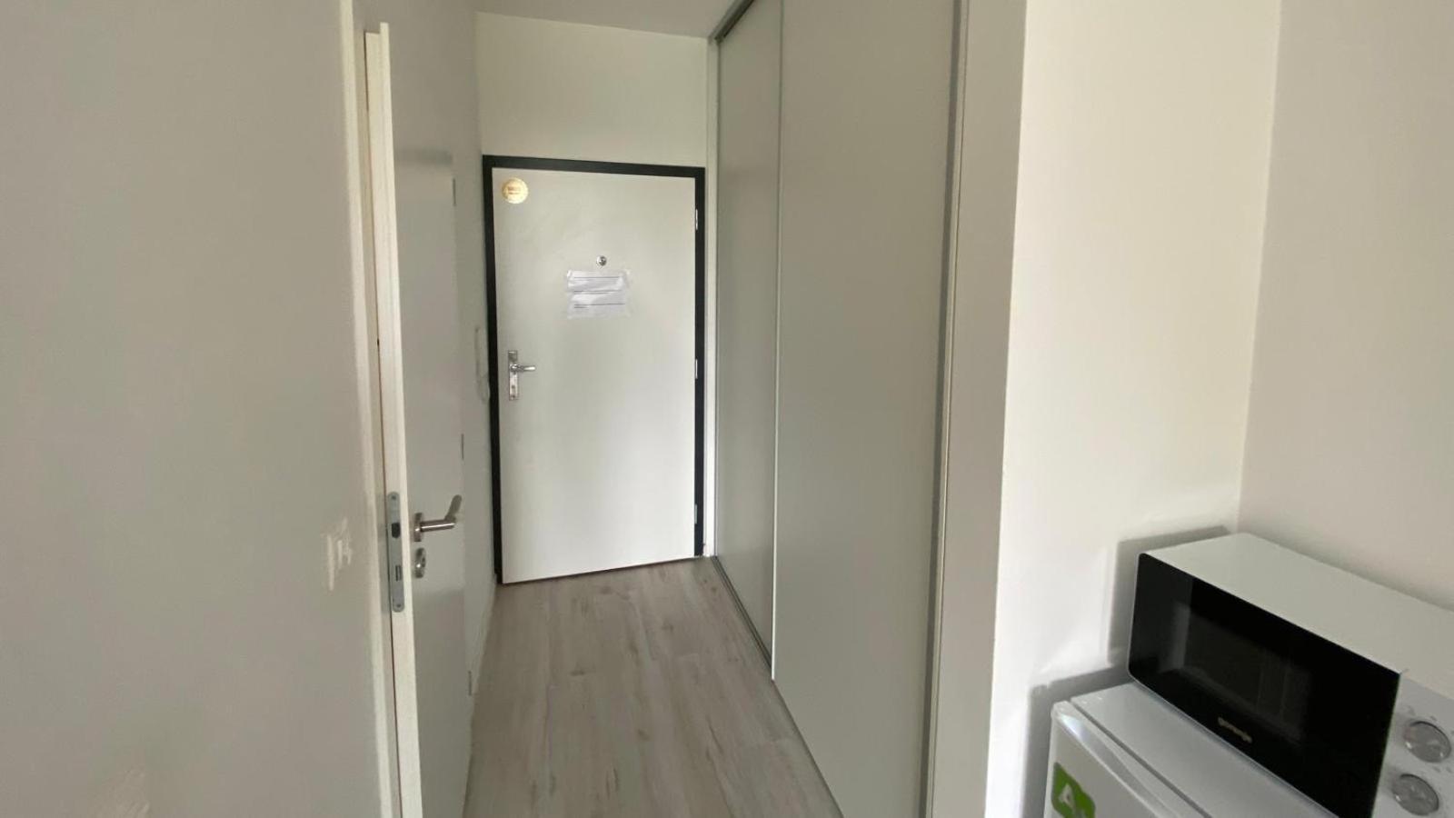 1 Room Apartment With Terrace, Slnecnice, 18B 브라티슬라바 외부 사진